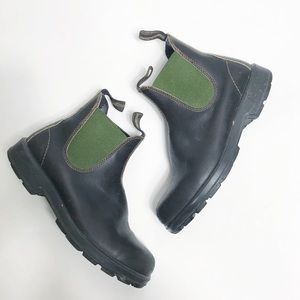 BLUNDSTONE • boots